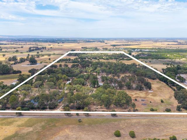 Cottage for sale in Keysbrook, Western Australia