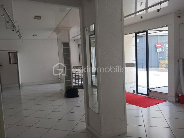 Local Commercial vente à Château-Gontier, Craon