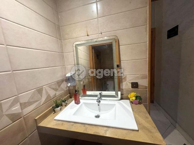 Local commercial vente à Anfa, Gharb-Chrarda-Beni Hssen