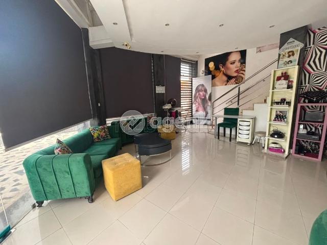 Local commercial vente à Anfa, Gharb-Chrarda-Beni Hssen