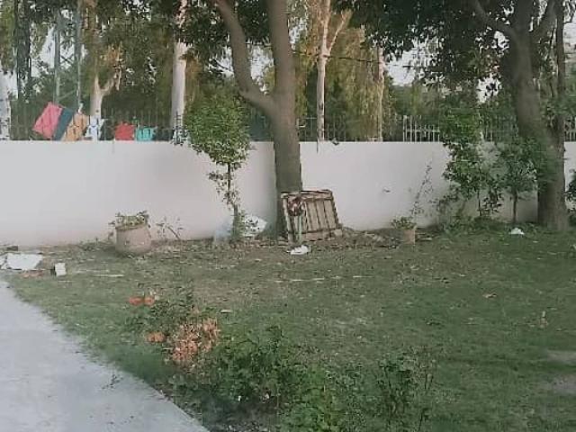 House for sale in عُمر بلاک, لاہور ڈویژن