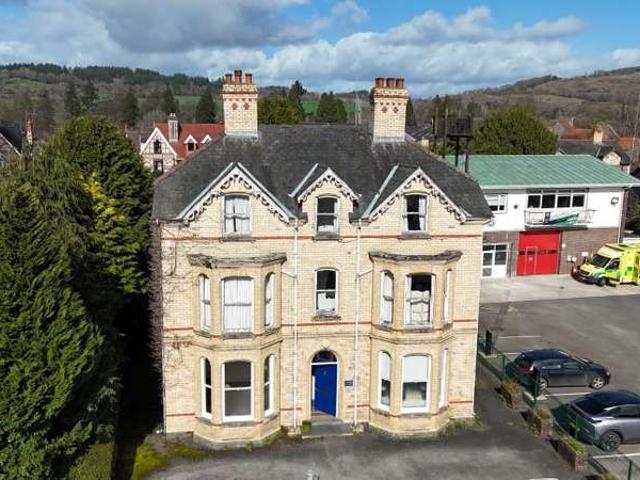 Commercial for sale in Builth Wells, Wales