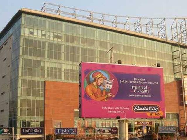 Commercial for rent in Deri