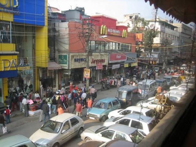 Commercial for rent in Deri