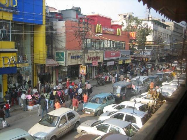 Commercial for rent in Deri