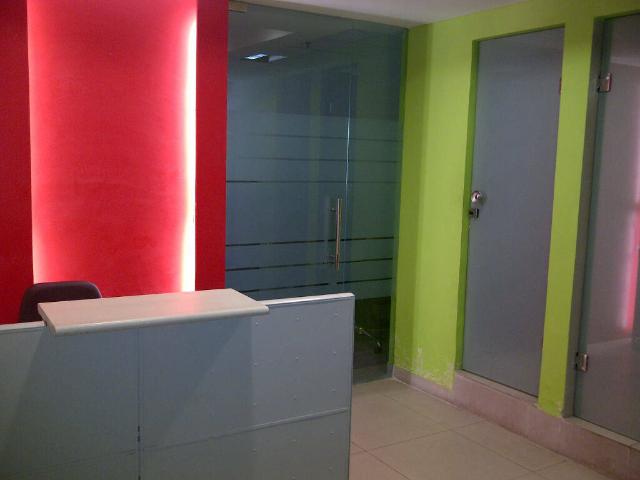 Commercial for rent in South Delhi, Deri