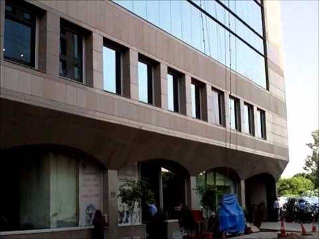 Commercial for rent in South Delhi, Deri