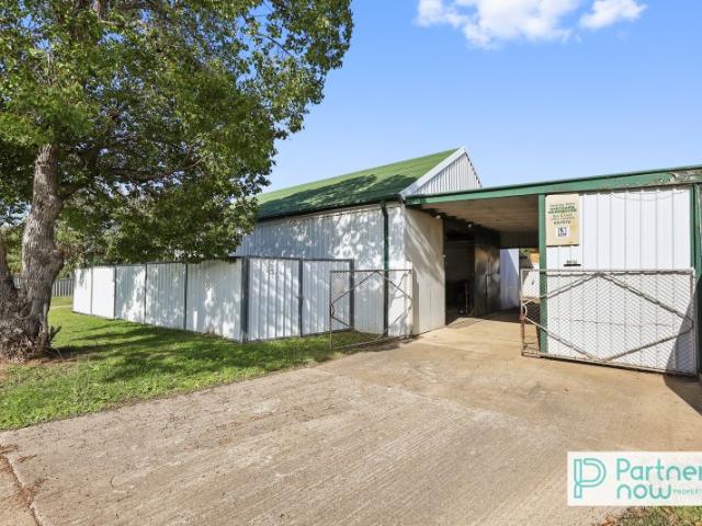 Warehouse for sale in Piallamore, New South Wales