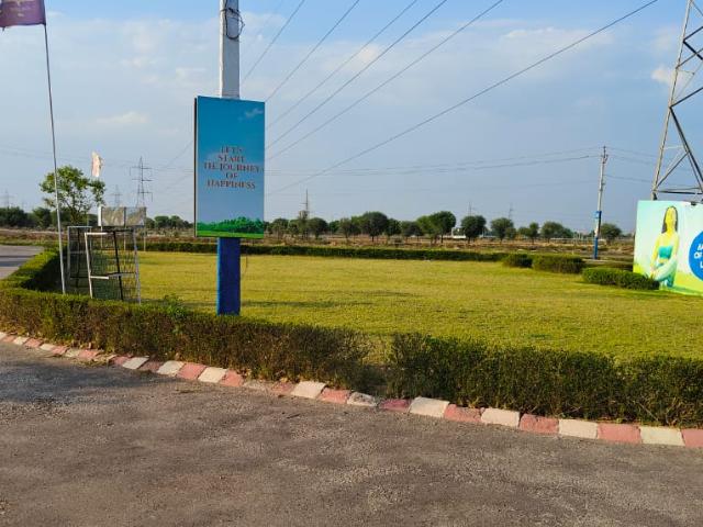 Commercial for sale in Hariana