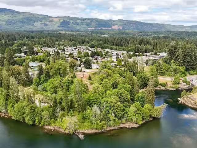 House for sale in Clayoquot, British Columbia