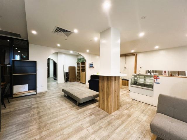Showroom for rent in Carlton