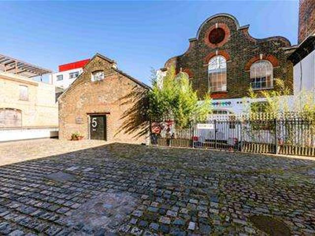 Commercial for sale in Clapton, Greater London