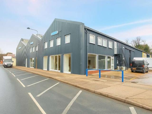 Commercial for rent in Key Street, Suffolk