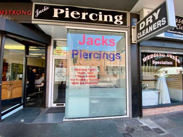 Commercial for rent in Rush Green, Greater London