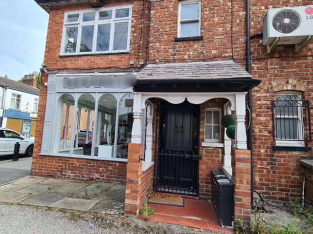 Commercial for rent in Gatley, Greater Manchester