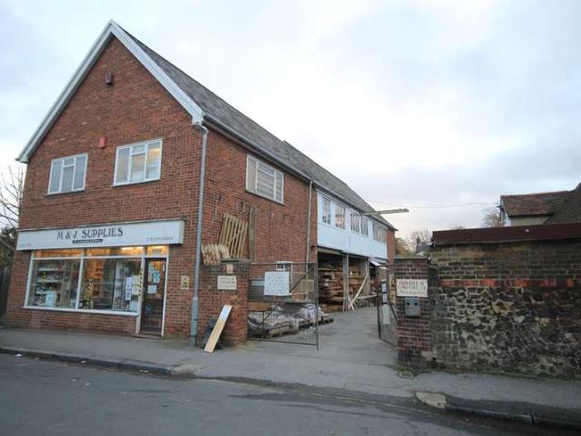 Commercial for rent in Preston, Oad Street