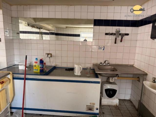 Commercial for rent in Spring Park, Luton