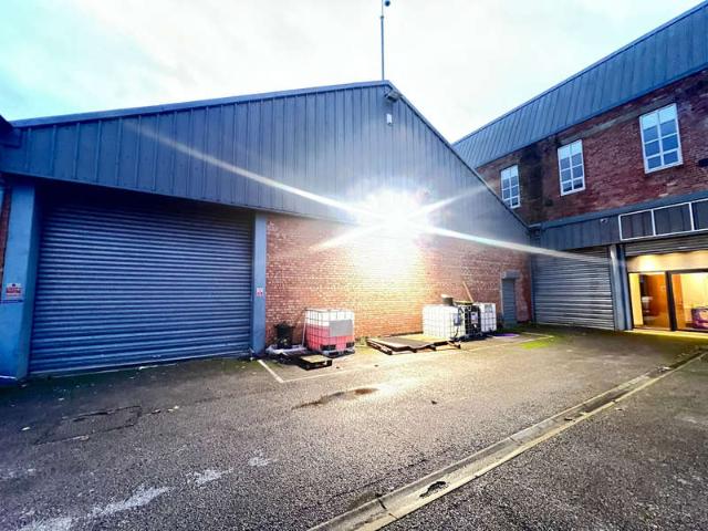 Commercial for rent in Hunts Cross, Calderstones