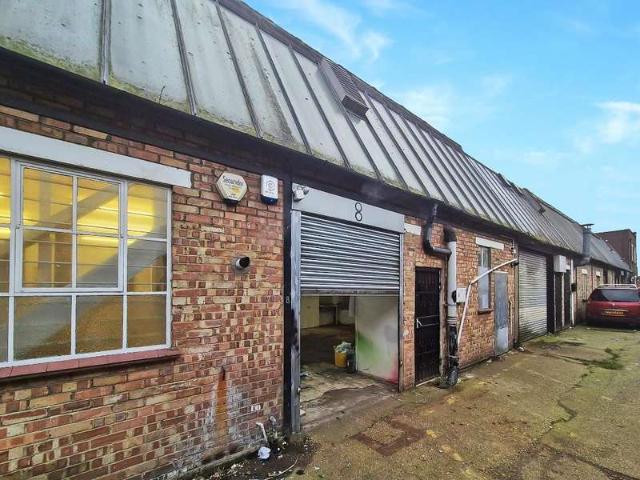 Commercial for rent in Ponders End, Greater London