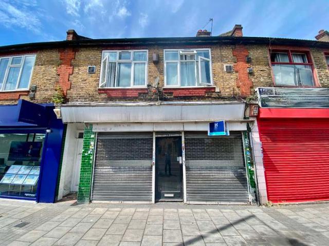 Commercial for rent in Rush Green, Greater London