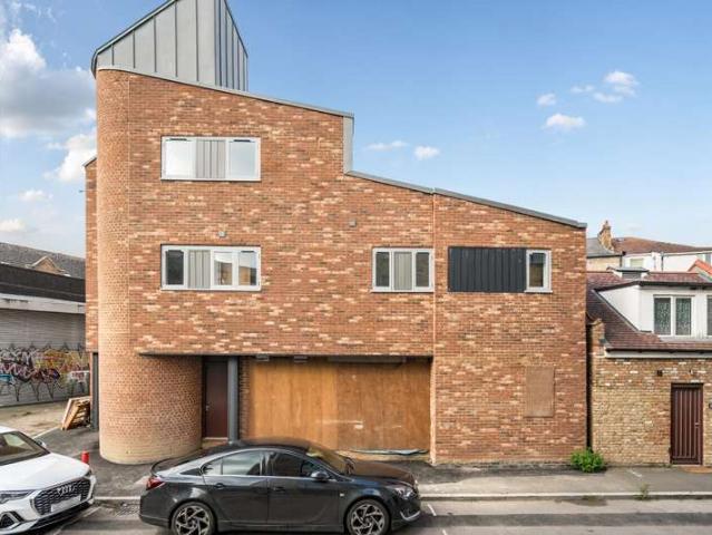 Commercial for sale in London Borough of Lewisham, Ladywell