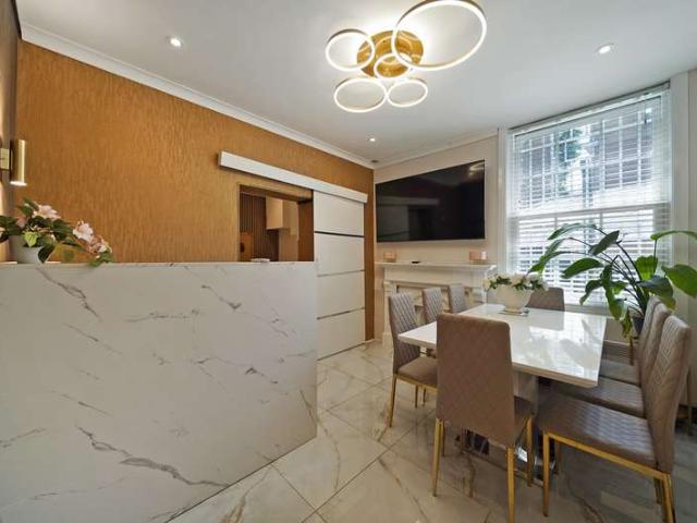 Commercial for rent in Chelsea, Greater London