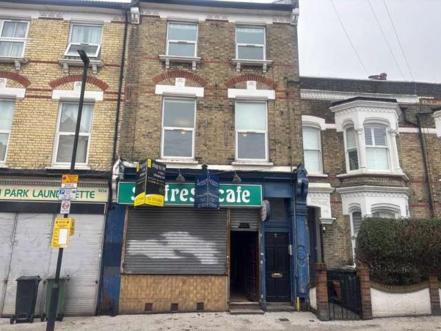 Commercial for rent in Blenheim Gardens Estate, Greater London
