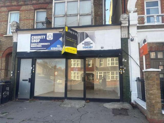 Commercial for rent in London Borough of Croydon, Greater London