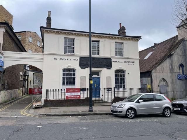 Commercial for rent in Queen's Park, Greater London