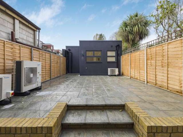 Commercial for rent in Penge, Greater London