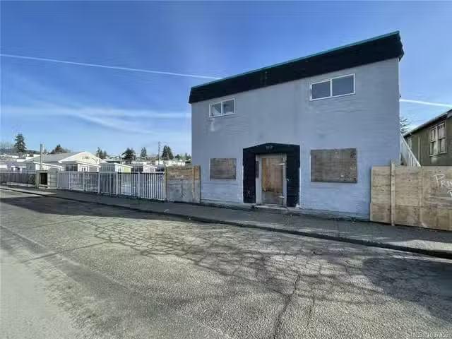 House for sale in Clayoquot, British Columbia