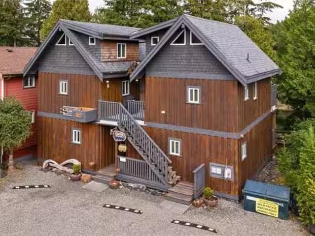 House for sale in Clayoquot, British Columbia