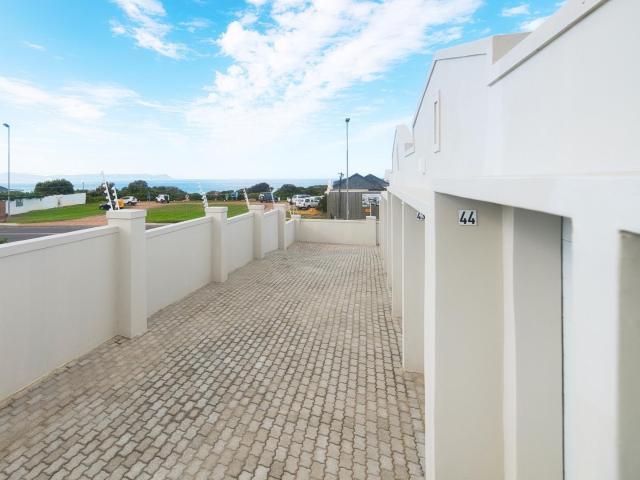 Apartment for sale in Baardskeerdersbos, Western Cape