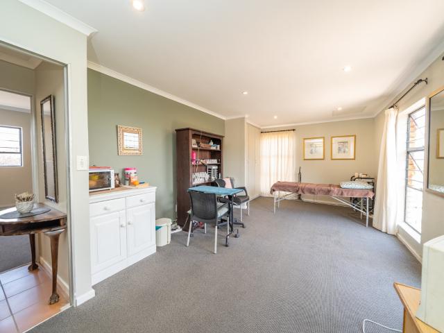 Apartment for sale in Johannesburg, South & Alberton