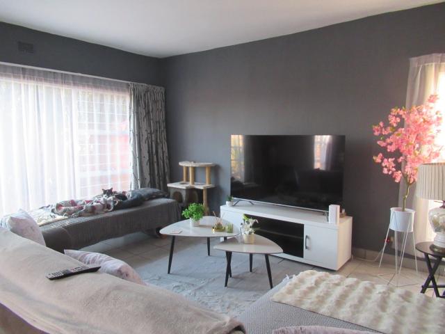 Apartment for sale in Vosloorus, Gauteng