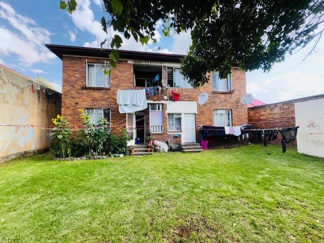 Apartment for sale in Vosloorus, Gauteng