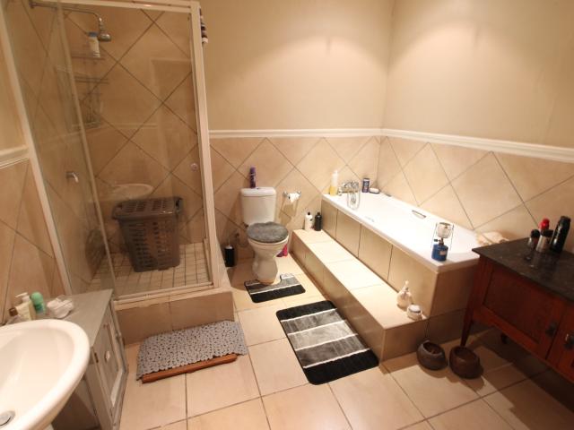 Apartment for sale in Dr Kenneth Kaunda, North West