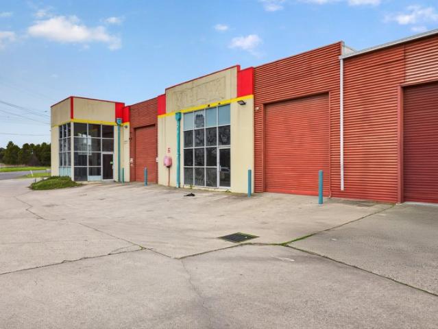 Warehouse for rent in Morwell, Victoria
