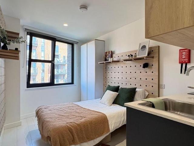 Apartment for rent in Limehouse, Greater London