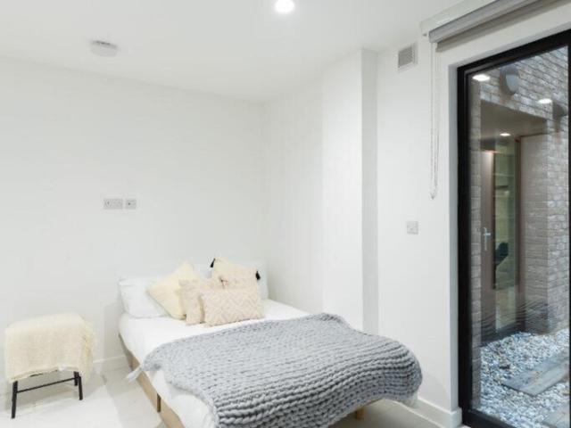 Apartment for rent in Limehouse, Greater London
