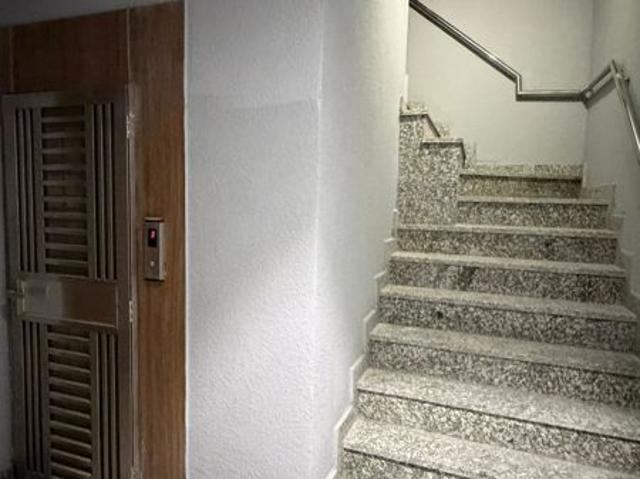 Commercial for rent in Deri