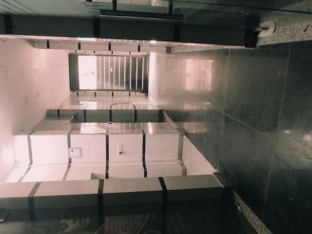 Commercial for rent in Deri