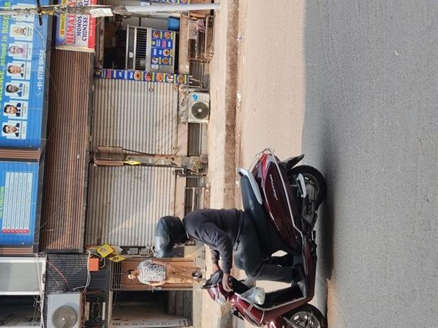 Commercial for rent in Deri