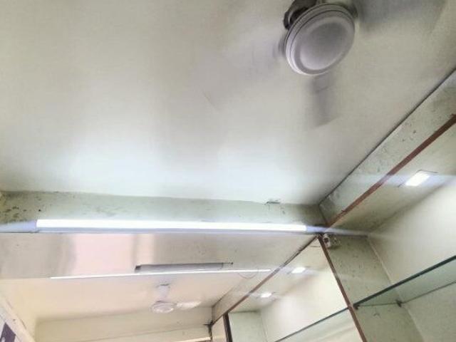 Commercial for rent in Deri