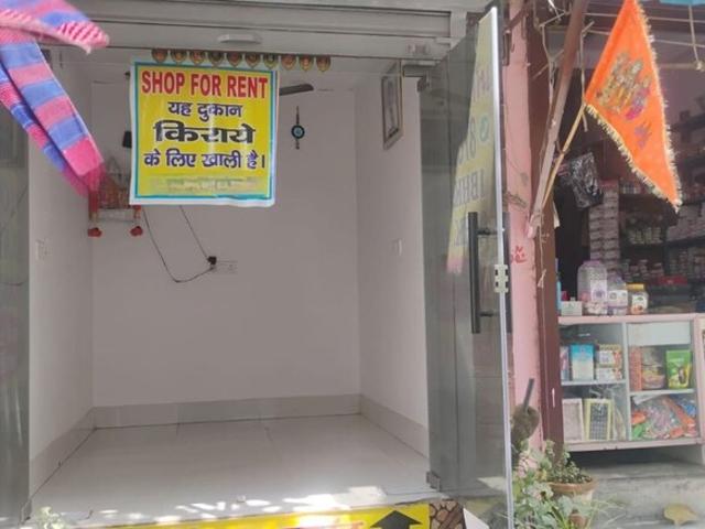 Commercial for rent in Deri
