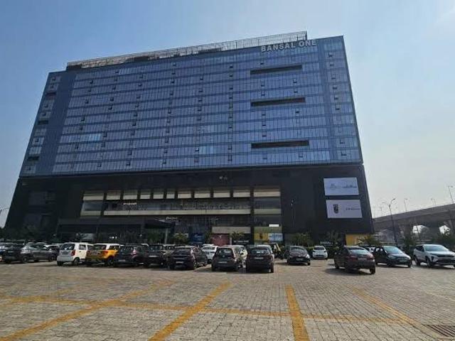 Commercial for rent in Madya