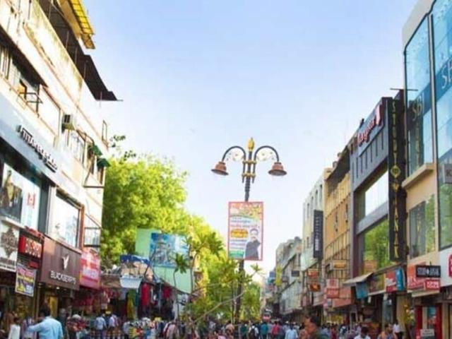 Commercial for rent in Deri