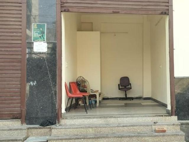 Commercial for rent in Deri