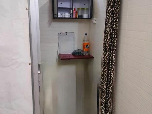 Commercial for rent in Deri