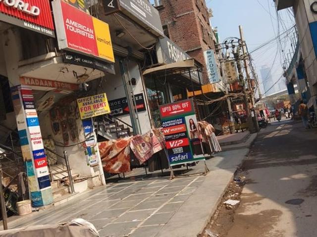 Commercial for rent in Deri